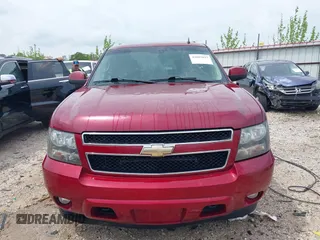 2010 Chevrolet Suburban LT z VIN 1GNUKJE30AR262500, wystawiony jako IAAI lot #42082813 z przebiegiem 270 431 mil mil oraz . Historia ofert i sprzedaży dostępna na DreamBid. Obrazek 12.