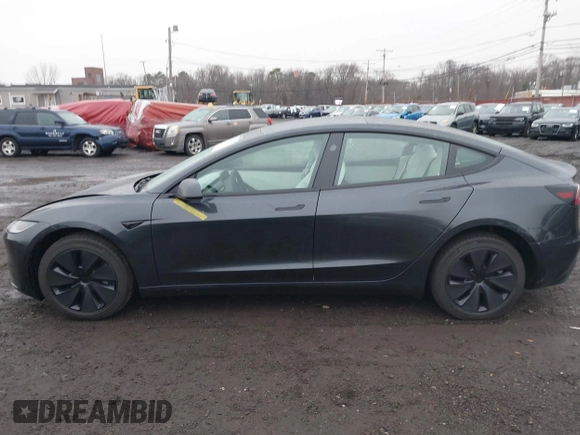 2024 Tesla Model 3 z VIN 5YJ3E1EA9RF858829, wystawiony jako IAAI lot #41160315 z przebiegiem 2 994 mil mil oraz . Historia ofert i sprzedaży dostępna na DreamBid. Obrazek 14.