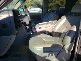 2003 Chevrolet Suburban LT with VIN 3GNEC16Z23G222975, listed as a Copart auction lot 80133404 with 260,113 mi miles and Salvage Title. Bid and sale history available at carsss.com. Image 7.