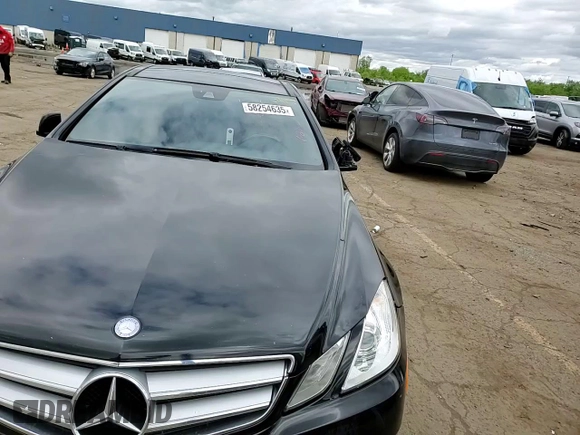 2012 Mercedes-Benz E 350 with VIN WDDKJ5KB8CF142816, listed as a Copart auction lot 58254635 with 135,275 mi miles and Clean title. Bid and sale history available at DreamBid. Image 13.