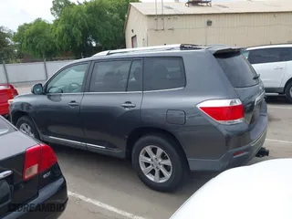 2011 Toyota Highlander with VIN 5TDZK3EH8BS027822, listed as a IAAI auction lot 42051111 with 174,290 mi miles. Bid and sale history available at carsss.com. Image 14.