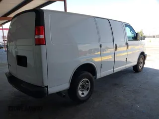 2018 Chevrolet Express Cargo with VIN 1GCWGAFP0J1339529, listed as a IAAI auction lot 42783116 with 121,861 mi miles and . Bid and sale history available at DreamBid. Image 4.