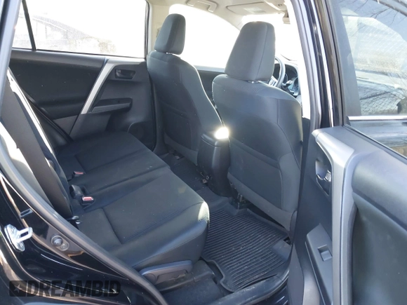 2017 Toyota RAV4 LE z VIN 2T3BFREV6HW543909, wystawiony jako IAAI lot #41668964 z przebiegiem 102 452 mil mil oraz . Historia ofert i sprzedaży dostępna na DreamBid. Obrazek 8.