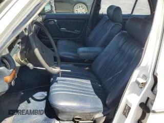 1985 Mercedes-Benz 300 с VIN WDBAB33CXFA213383, выставлен на аукционе Copart как лот 69298974 с пробегом 171 111 миль миль и Списание • Salvage title. История ставок и продаж доступна на DreamBid. Изображение 7.