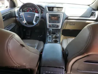 2013 GMC Acadia SLT z VIN 1GKKRRKD5DJ197786, wystawiony jako Copart lot #55510605 z przebiegiem 179 713 mil mil oraz Czysty tytuł • Clean title. Historia ofert i sprzedaży dostępna na DreamBid. Obrazek 8.
