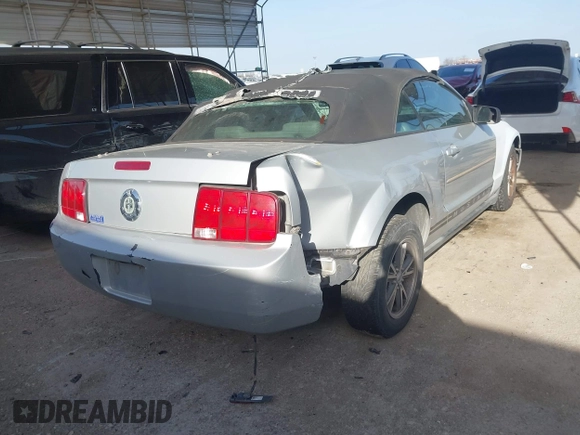2007 Ford Mustang Deluxe with VIN 1ZVFT84N375205957, listed as a IAAI auction lot 41728914 with Not Provided miles and . Bid and sale history available at carsss.com. Image 4.