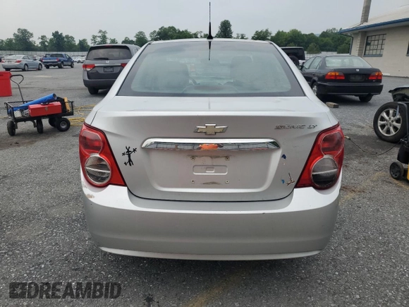 2014 Chevrolet Sonic LT z VIN 1G1JC5SH1E4243983, wystawiony jako Copart lot #59483085 z przebiegiem 106 345 mil mil oraz Szkoda całkowita • Salvage title. Historia ofert i sprzedaży dostępna na DreamBid. Obrazek 6.