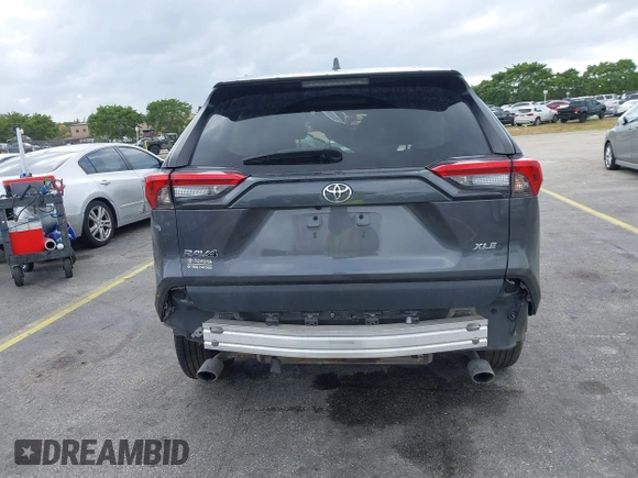2021 Toyota RAV4 XLE with VIN 2T3W1RFV1MC163810, listed as a IAAI auction lot 41717215 with 46,511 mi miles. Bid and sale history available at carsss.com. Image 15.