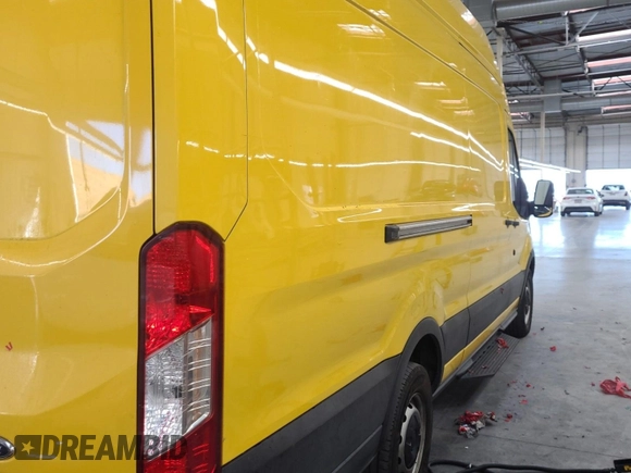2019 Ford Transit z VIN 1FTYR3XM3KKA38669, wystawiony jako IAAI lot #42619599 z przebiegiem 135 929 mil mil oraz . Historia ofert i sprzedaży dostępna na DreamBid. Obrazek 31.