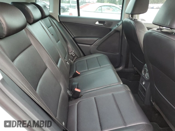 2011 Volkswagen Tiguan SE with VIN WVGBV7AX1BW559924, listed as a Copart auction lot 53914175 with 215,511 mi miles and Clean Title. Bid and sale history available at DreamBid. Image 11.