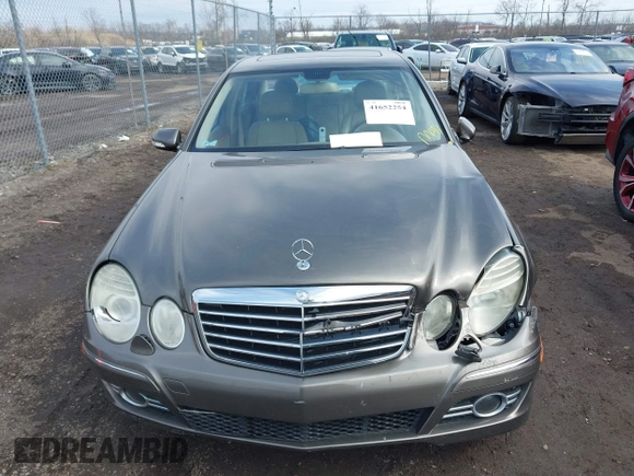 2008 Mercedes-Benz E 350 Luxury z VIN WDBUF56X88B227792, wystawiony jako IAAI lot #41652254 z przebiegiem 117 976 mil mil oraz . Historia ofert i sprzedaży dostępna na DreamBid. Obrazek 12.