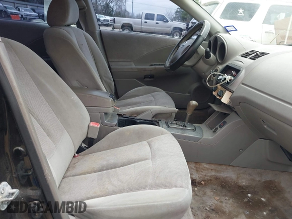 2002 Nissan Altima SE with VIN 1N4BL11D52C260747, listed as a IAAI auction lot 41733376 with 151,750 mi miles. Bid and sale history available at carsss.com. Image 5.