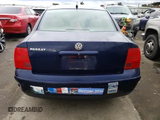 2000 Volkswagen Passat with VIN WVWMA23B9YP355680, listed as a Copart auction lot 45560034 with 82,100 mi miles and Salvage title. Bid and sale history available at DreamBid. Image 6.