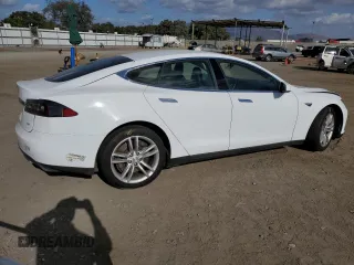 2013 Tesla Model S z VIN 5YJSA1CN1DFP11636, wystawiony jako Copart lot #78333554 z przebiegiem 101 625 mil mil oraz Szkoda całkowita • Salvage title. Historia ofert i sprzedaży dostępna na DreamBid. Obrazek 3.