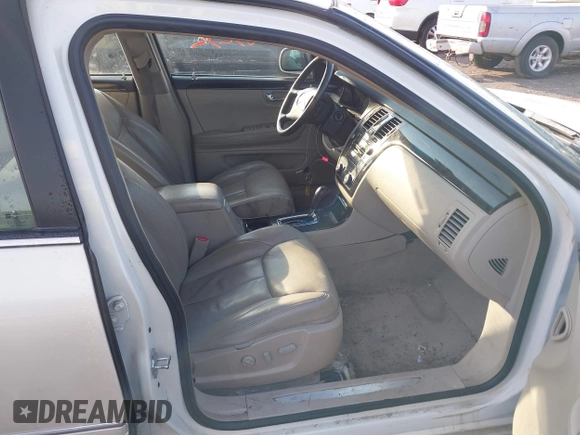 2008 Cadillac DTS 1SA z VIN 1G6KD57Y98U138410, wystawiony jako IAAI lot #41583252 z przebiegiem 121 705 mil mil oraz . Historia ofert i sprzedaży dostępna na DreamBid. Obrazek 5.