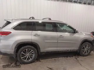 2019 Toyota Highlander SE with VIN 5TDJZRFHXKS578537, listed as a IAAI auction lot 41617419 with 127,877 mi miles. Bid and sale history available at carsss.com. Image 13.