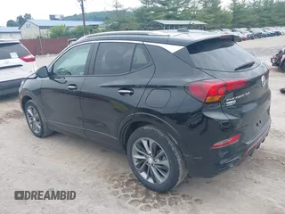 2023 Buick Encore GX Select z VIN KL4MMDS23PB081693, wystawiony jako IAAI lot #42441526 z przebiegiem 29 622 mil mil oraz . Historia ofert i sprzedaży dostępna na DreamBid. Obrazek 3.