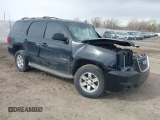 2011 GMC Yukon SLT with VIN 1GKS2CE02BR365229, listed as a IAAI auction lot 41601082 with 203,739 mi miles. Bid and sale history available at carsss.com. Image 1.