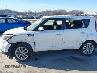 2018 Kia Soul + with VIN KNDJP3A57J7525304, listed as a IAAI auction lot 41670765 with 90,942 mi miles. Bid and sale history available at carsss.com. Image 6.