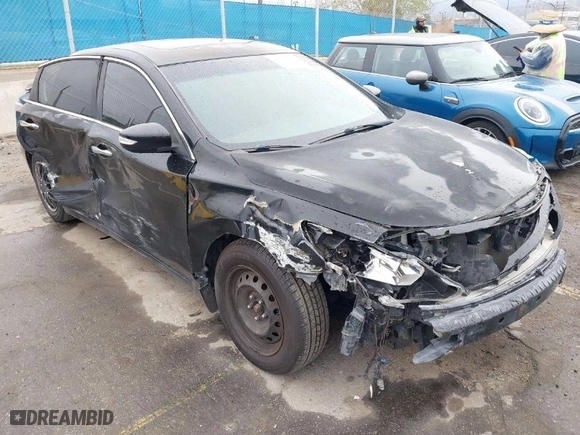 2015 Nissan Altima 2.5 with VIN 1N4AL3AP7FC477224, listed as a IAAI auction lot 41806207 with 147,517 mi miles. Bid and sale history available at carsss.com. Image 1.
