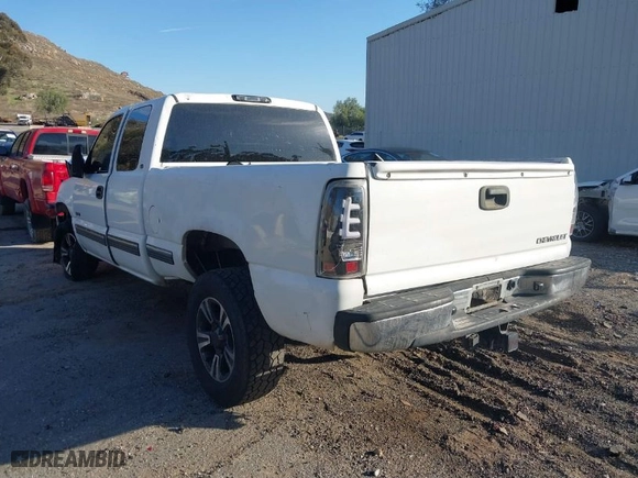 1999 Chevrolet Silverado 1500 LS with VIN 1GCEK19T9XE234489, listed as a IAAI auction lot 41614236 with 209,609 mi miles. Bid and sale history available at carsss.com. Image 3.