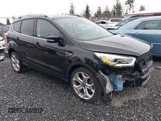 2019 Ford Escape Titanium z VIN 1FMCU0J90KUC54829, wystawiony jako IAAI lot #42120612 z przebiegiem 18 467 mil mil oraz . Historia ofert i sprzedaży dostępna na DreamBid. Obrazek 1.