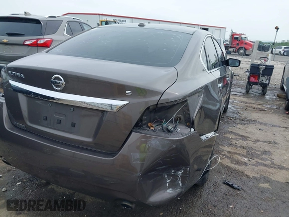 2015 Nissan Altima 2.5 S with VIN 1N4AL3AP5FC427759, listed as a IAAI auction lot 42091647 with 182,132 mi miles. Bid and sale history available at carsss.com. Image 4.