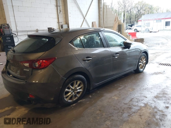 2015 Mazda 3 i Grand Touring z VIN JM1BM1M70F1222597, wystawiony jako IAAI lot #41960987 z przebiegiem 40 841 mil mil oraz . Historia ofert i sprzedaży dostępna na DreamBid. Obrazek 4.