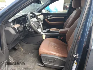 2024 Audi Q8 e-tron Premium Plus z VIN WA15AAGE7RB021353, wystawiony jako Copart lot #72987414 z przebiegiem 13 360 mil mil oraz Szkoda całkowita • Salvage title. Historia ofert i sprzedaży dostępna na DreamBid. Obrazek 7.