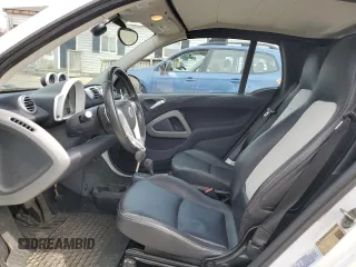 2013 Smart fortwo Passion z VIN WMEEK3BA6DK640099, wystawiony jako Copart lot #50757045 z przebiegiem 102 129 mil mil oraz Czysty tytuł • Clean title. Historia ofert i sprzedaży dostępna na DreamBid. Obrazek 7.