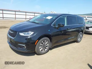 2024 Chrysler Pacifica Hybrid Select z VIN 2C4RC1S76RR177928, wystawiony jako IAAI lot #42489370 z przebiegiem 30 130 mil mil oraz . Historia ofert i sprzedaży dostępna na DreamBid. Obrazek 18.