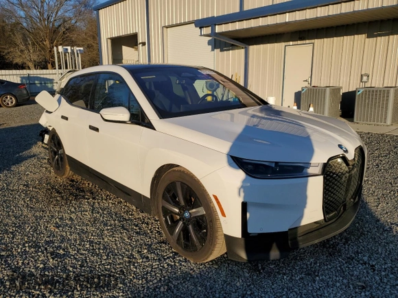 2022 BMW iX xDrive50 with VIN WB523CF02NCJ55045, listed as a Copart auction lot 87017454 with 35,801 mi miles and Salvage Title. Bid and sale history available at carsss.com. Image 4.
