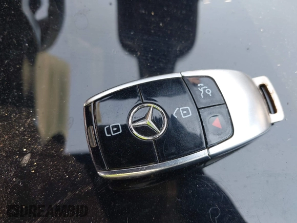 2018 Mercedes-Benz E 300 with VIN WDDZF4KB4JA370171, listed as a IAAI auction lot 42404611 with 92,944 mi miles and . Bid and sale history available at DreamBid. Image 11.