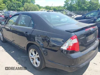 2012 Ford Fusion SE z VIN 3FAHP0HA5CR241364, wystawiony jako IAAI lot #42388912 z przebiegiem 130 126 mil mil oraz . Historia ofert i sprzedaży dostępna na DreamBid. Obrazek 3.