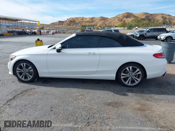 2018 Mercedes-Benz C 300 z VIN WDDWK4JB3JF643216, wystawiony jako IAAI lot #41140000 z przebiegiem 85 819 mil mil oraz . Historia ofert i sprzedaży dostępna na DreamBid. Obrazek 14.