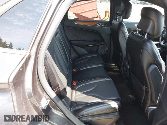 2019 Lincoln MKC Reserve with VIN 5LMTJ3DH8KUL13426, listed as a IAAI auction lot 42565566 with 60,392 mi miles and . Bid and sale history available at DreamBid. Image 8.