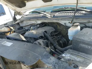 2005 Chevrolet Silverado 2500HD Work Truck z VIN 1GBHC24U45E226673, wystawiony jako IAAI lot #42975891 z przebiegiem 254 063 mil mil oraz . Historia ofert i sprzedaży dostępna na DreamBid. Obrazek 17.