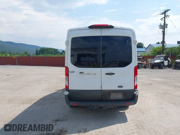 2018 Ford Transit z VIN 1FTYE1CM1JKA97062, wystawiony jako IAAI lot #42728269 z przebiegiem 103 586 mil mil oraz . Historia ofert i sprzedaży dostępna na DreamBid. Obrazek 16.