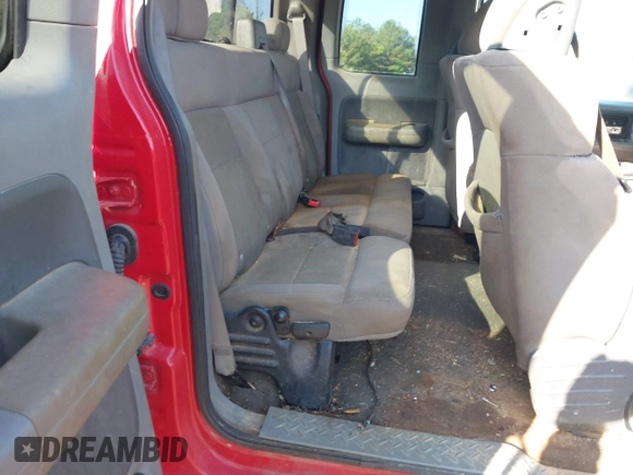 2005 Ford F-150 XLT with VIN 1FTPX12525FA79927, listed as a IAAI auction lot 41963662 with 331,304 mi miles. Bid and sale history available at carsss.com. Image 8.