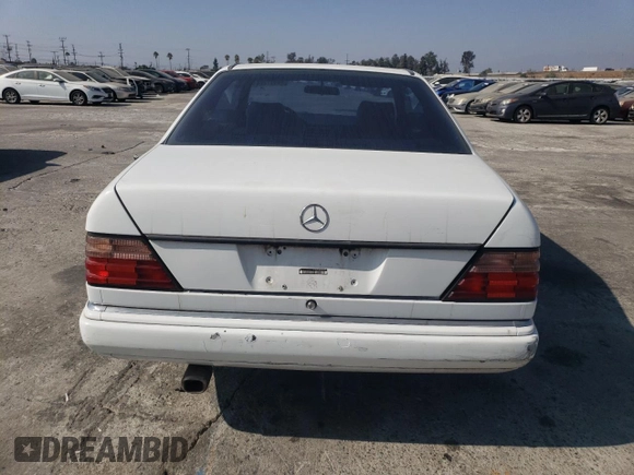 1990 Mercedes-Benz 300 CE с VIN WDBEA51D8LB132643, выставлен на аукционе Copart как лот 76017284 с пробегом 211 131 миль миль и Чистый • Clean title. История ставок и продаж доступна на DreamBid. Изображение 6.