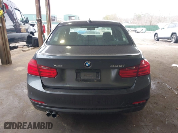 2015 BMW 3 Series 328i xDrive z VIN WBA3B3G58FNR85943, wystawiony jako IAAI lot #41721614 z przebiegiem 95 997 mil mil oraz . Historia ofert i sprzedaży dostępna na DreamBid. Obrazek 16.