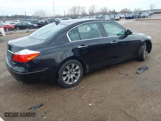 2009 Hyundai Genesis with VIN KMHGC46E59U023078, listed as a IAAI auction lot 41717409 with 239,827 mi miles. Bid and sale history available at carsss.com. Image 4.