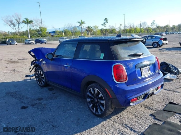 2020 MINI Hardtop 2 Door Cooper S with VIN WMWXR5C09L2M32640, listed as a IAAI auction lot 41463311 with 62,050 mi miles. Bid and sale history available at carsss.com. Image 3.