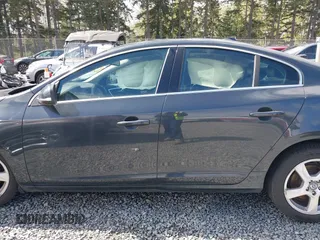 2013 Volvo S60 T5 with VIN YV1612FH5D2221369, listed as a IAAI auction lot 42019723 with 96,002 mi miles. Bid and sale history available at carsss.com. Image 14.