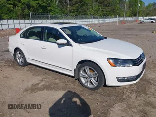 2015 Volkswagen Passat SE z VIN 1VWBV7A33FC060015, wystawiony jako IAAI lot #42039292 z przebiegiem 52 110 mil mil oraz . Historia ofert i sprzedaży dostępna na DreamBid. Obrazek 1.