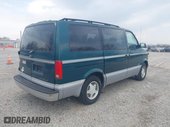 1997 Chevrolet Astro with VIN 1GNDM19W9VB205001, listed as a IAAI auction lot 42002535 with 136,734 mi miles. Bid and sale history available at carsss.com. Image 4.