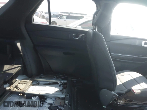 2021 Ford Police Interceptor Utility z VIN 1FM5K8AB0MGB04298, wystawiony jako IAAI lot #40204106 z przebiegiem 74 293 mil mil oraz . Historia ofert i sprzedaży dostępna na DreamBid. Obrazek 8.