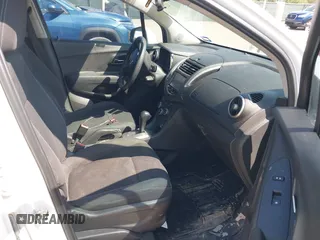 2016 Chevrolet Trax LS z VIN 3GNCJKSB0GL259709, wystawiony jako IAAI lot #42378736 z przebiegiem 114 054 mil mil oraz . Historia ofert i sprzedaży dostępna na DreamBid. Obrazek 5.