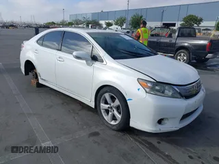 2010 Lexus HS 250h z VIN JTHBB1BA5A2022143, wystawiony jako IAAI lot #42509311 z przebiegiem Nie podano mil oraz . Historia ofert i sprzedaży dostępna na DreamBid. Obrazek 1.