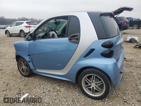 2015 Smart fortwo Passion z VIN WMEEJ3BA9FK791881, wystawiony jako Copart lot #43876595 z przebiegiem 56 699 mil mil oraz Szkody całkowita. Historia ofert i sprzedaży dostępna na DreamBid. Obrazek 2.